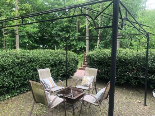 37 Kivy St, Huntington Station NY  11746-2044 exterior