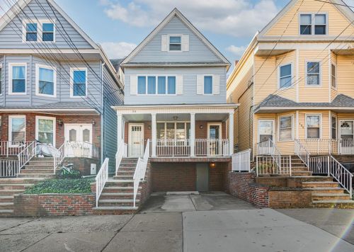 98 30th St, Bayonne, NJ 07002-5017