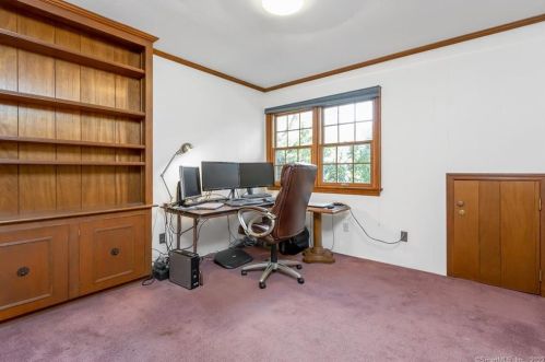 163 Barncroft Rd, Stamford CT 06902-1253 exterior