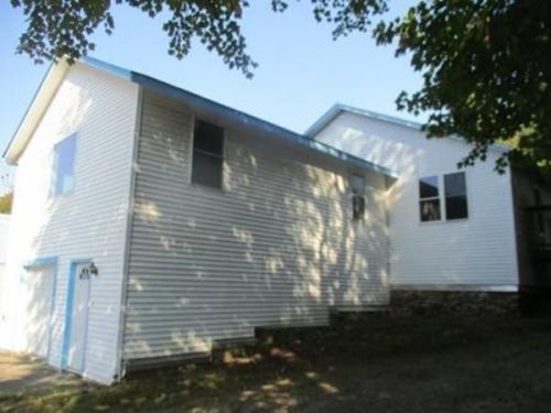 312 Maple St, Winchendon MA  01475-1064 exterior