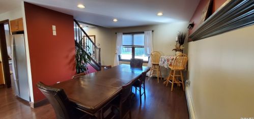 31 Evergreen Pl, Deer Park NY  11729-3720 exterior