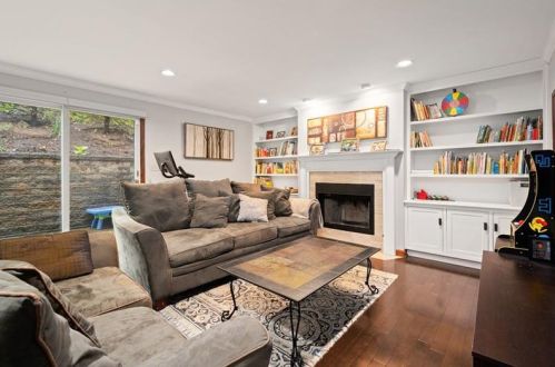 2734 Fernwald Rd, Pittsburgh, PA 15217-2527