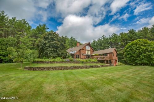 16 Hutchinson Ln, Lenox, MA 01240-2217