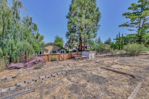 642 Colleen Dr, San Jose CA 95123-4509 exterior