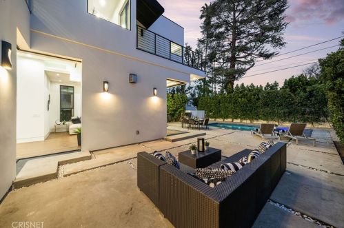 5128 Noble Ave, Van Nuys CA  91403-1376 exterior