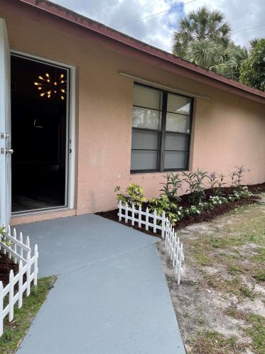 2747 Ida Way, West Palm Beach, FL 33415-7442