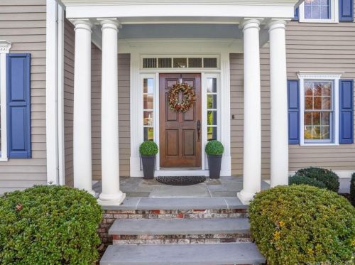 17 Roseview Ct, Bridgeport CT  06611-2078 exterior