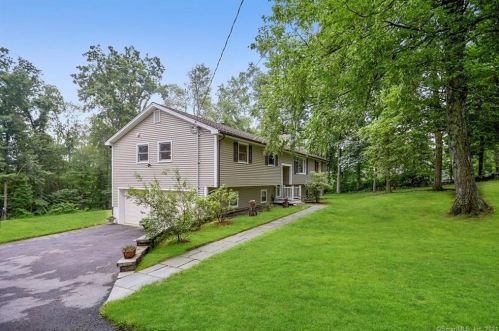 11 Brush Dr, Danbury, CT 06812-2616