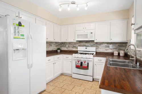 8271 Windwood Way, Elk Grove CA  95758-1304 exterior