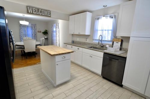 631 Congress Ave, Waterbury CT  06708-4154 exterior