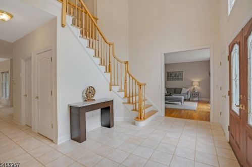 8 Forest View Dr, Martinsville NJ  08836-2039 exterior