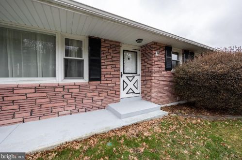 1558 Franklin Dr, Pottstown PA  19465-8569 exterior