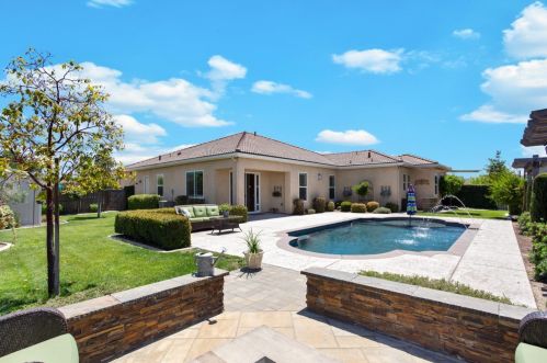 239 Clendenin Pkwy, Ripon CA  95366-9497 exterior