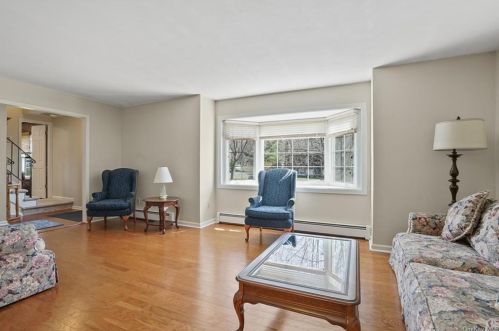 90 Barnes Rd, Washingtonville, NY 10992-1934