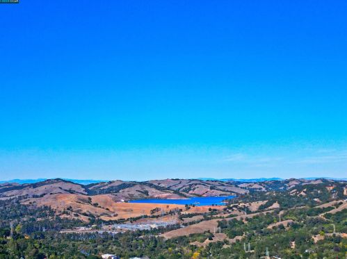 122 El Toyonal, Orinda CA  94563-2133 exterior