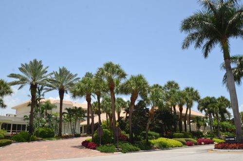 28 Glens Dr, Boynton Beach FL  33436-6207 exterior