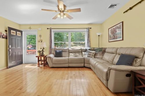 232 Ice Pond Rd, Sears Corners, NY 10509-2935