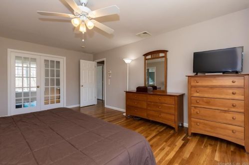 34 Mudry Farm Rd, Brookfield Center CT  06804-3542 exterior