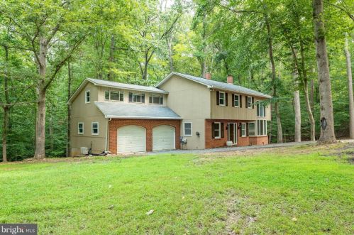 4882 Wood Lilly Ct, Woodbridge, VA 22192-6137