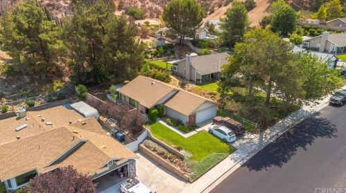 28022 Carnegie Ave, Santa Clarita, CA 91350-3638