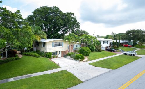 517 Anchorage Dr, West Palm Beach, FL 33408-4803