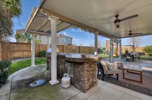 9980 Shiraz Pl, Elk Grove CA  exterior