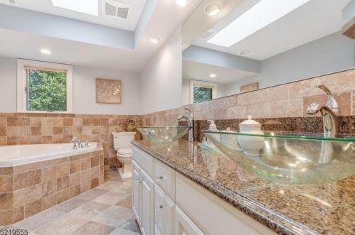 3 Country Club Dr, Annandale NJ  08801-1637 exterior