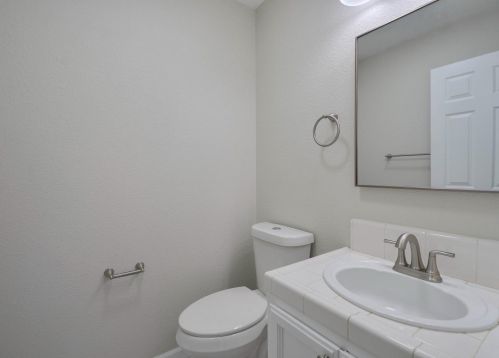 490 Santa Barbara St, Los Banos CA  93635-6324 exterior
