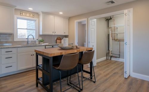 476 Grn End Ave, Middletown RI 02842-5626 exterior