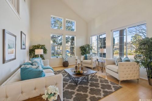 600 Landmark Ln, Redwood City CA  94065-2888 exterior