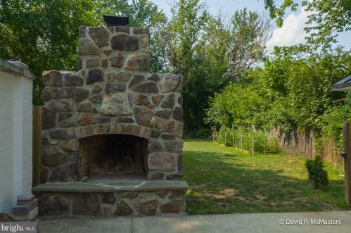 528 Liberty St, Charles Town WV  25414-1830 exterior