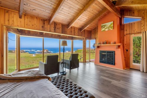 45465 Caspar Dr, Mendocino CA  95460-9727 exterior