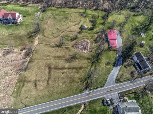 210 Hoernerstown Rd, Hummelstown PA  17036-9503 exterior