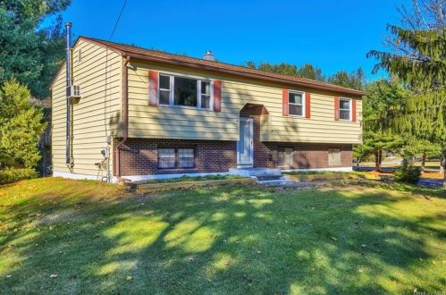 1 Degasperi Rd, New Hamburg, NY 12590-6009