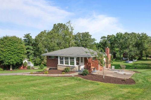 122 Demmel Dr, Canonsburg, PA 15317-3402