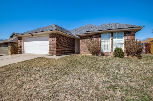 6705 Wayfarer Trl, Fort Worth TX  76137-1662 exterior