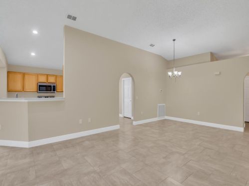 1220 25th Ter, Vero Beach FL 32968-5068 exterior