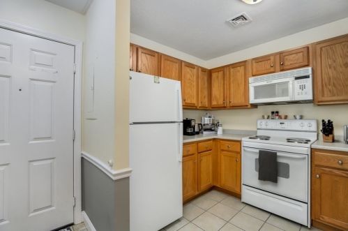 68 Temple St, Whitman, MA 02382-1339