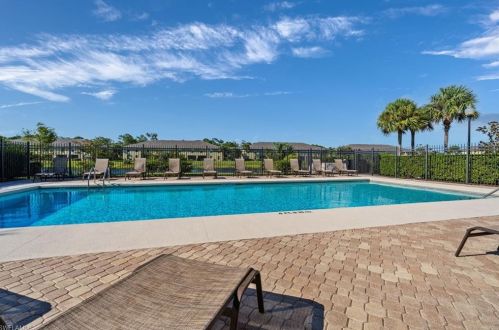 9068 Gervais Cir, Naples FL  34120-4799 exterior