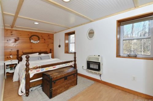 7 Dewey St, Putnam CT  06260-1352 exterior