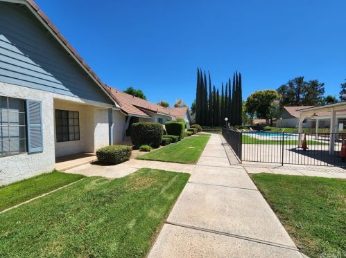 20 Dearborn Cir, Redlands, CA 92374-5534