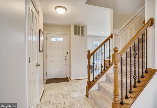 9929 Hemlock Woods Ln, Springfield, VA 22015-2905