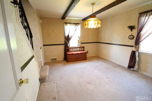 338 Dekalb Ave, Woodbridge NJ  07095-1838 exterior