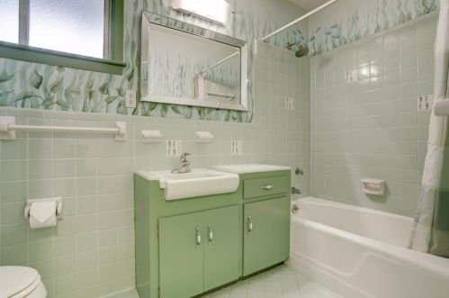 319 Barracuda Ave, Galveston TX 77550-3224 exterior