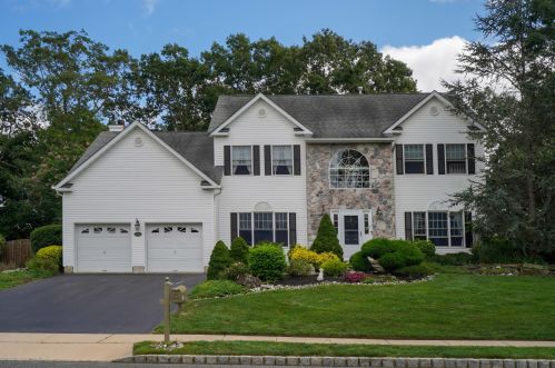 19 Regina Dr, Bricktown, NJ 08724-2800