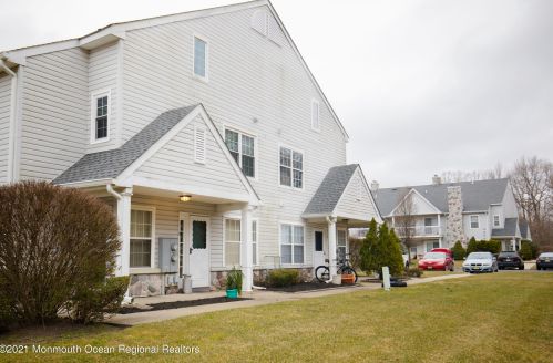 8 Santa Fe Ct, Tinton Falls, NJ 07712-3172