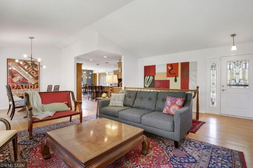 2410 Black Oaks Ln, Minneapolis, MN 55447-2301