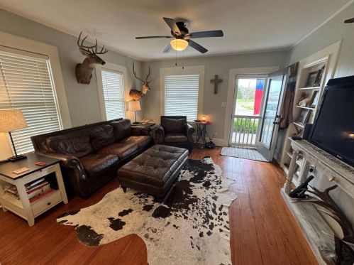 250 Railroad St, Chita, TX 75862-7619