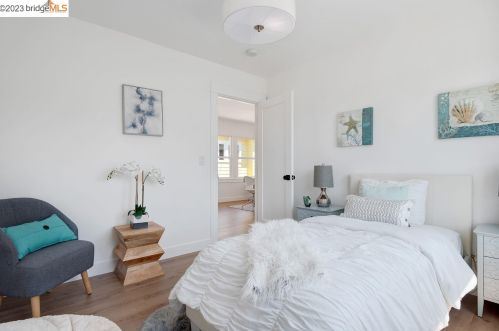 5018 Congress Ave, Oakland CA 94601-5405 exterior