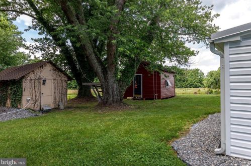 10842 Kings Hwy, Montross VA  22520-2038 exterior